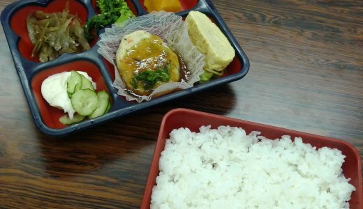 給食弁当を食べながら★